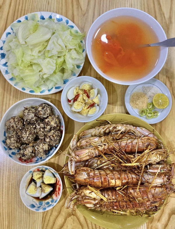 Đan Lê vào bếp nấu cháo sườn hấp dẫn thơm ngon xuất sắc, ai cũng tấm tắc khen đã xinh còn khéo-7