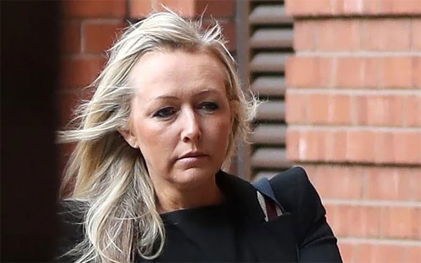 Người đàn ông bị vợ đánh suốt 20 năm, luôn phải trang điểm để che dấu vết-1