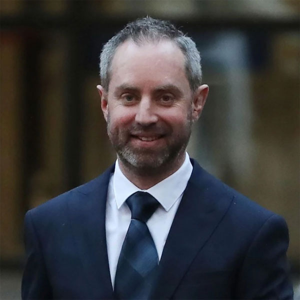 Người đàn ông bị vợ đánh suốt 20 năm, luôn phải trang điểm để che dấu vết-2