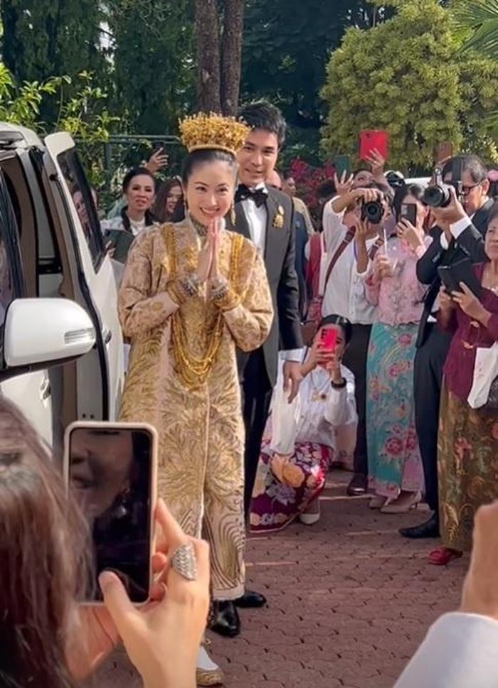 Lễ cưới Hoa hậu Chuyển giới Nong Poy và chồng doanh nhân-2