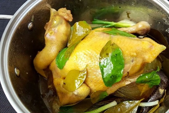 Bí quyết luộc gà ngon không cần nước