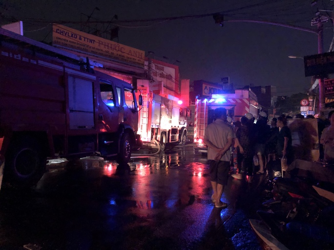 CLIP: Cháy lớn ở nhà dân tại TP Thủ Đức-3