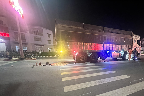 Kẻ mang 4 tiền án đưa vợ đang nuôi con nhỏ đi... ăn trộm-2