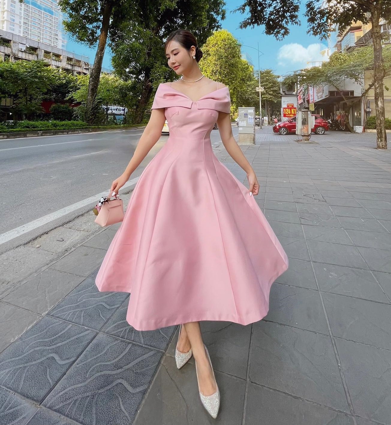 10 cách diện váy dáng dài xinh tươi của mỹ nhân Việt-5