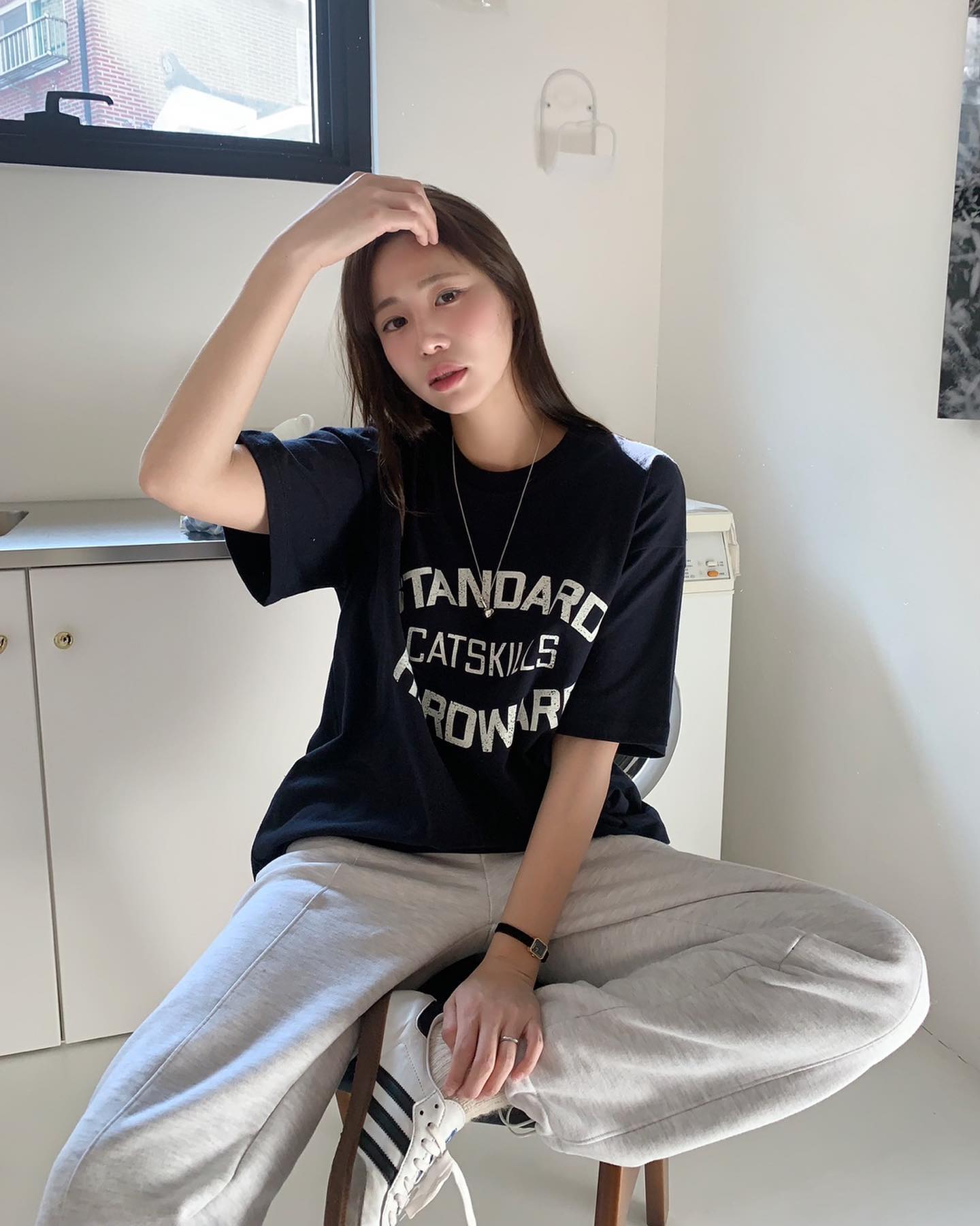 5 mẫu áo tôn da trắng hồng, ai mặc cũng đẹp-1