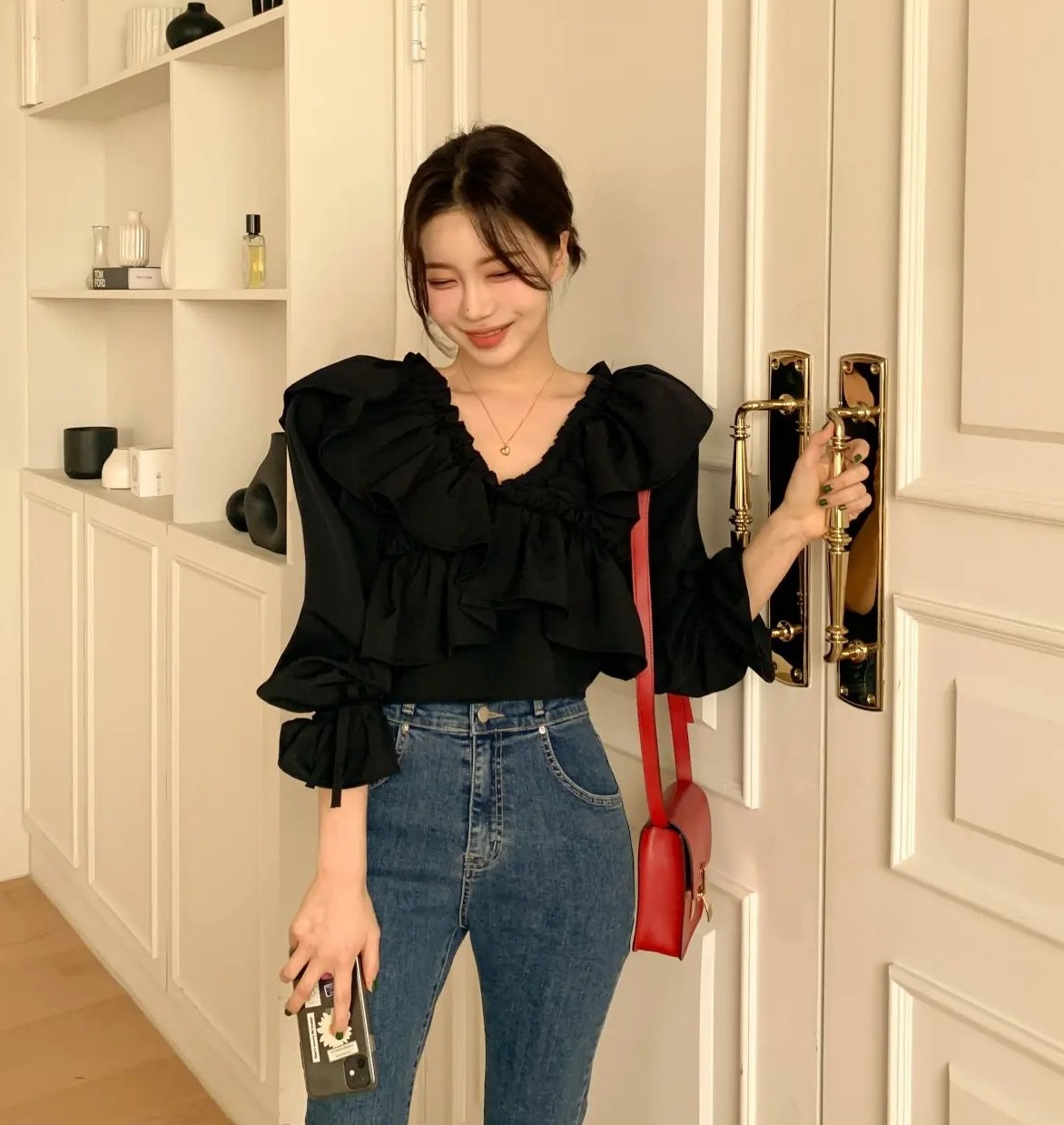 5 mẫu áo tôn da trắng hồng, ai mặc cũng đẹp-2