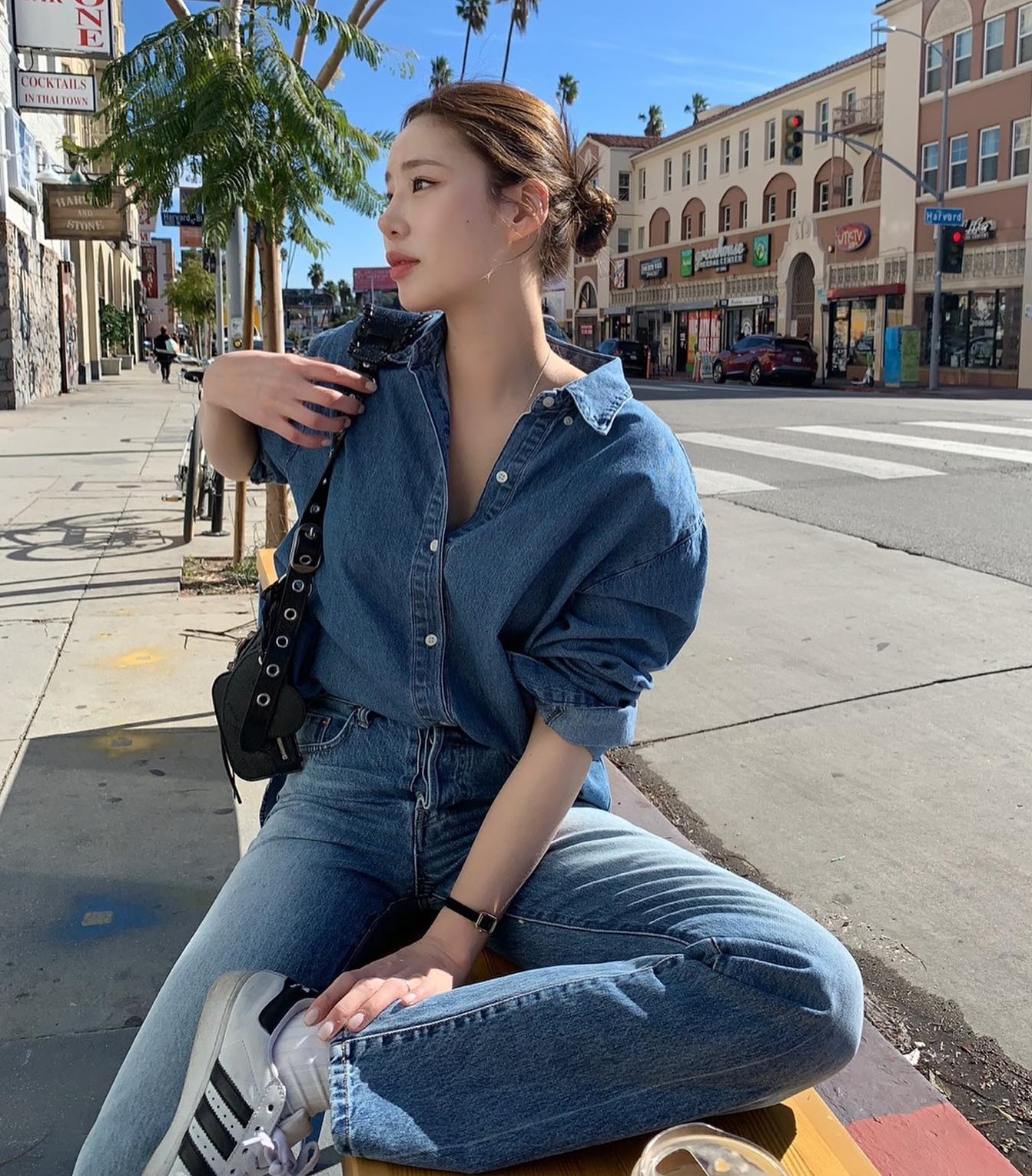 5 mẫu áo tôn da trắng hồng, ai mặc cũng đẹp-3