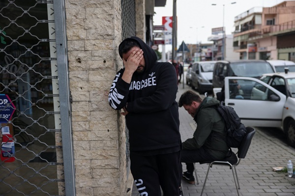 Chuyến tàu tử thần ở Hy Lạp: Đi đến lễ hội, trở về đám tang-2