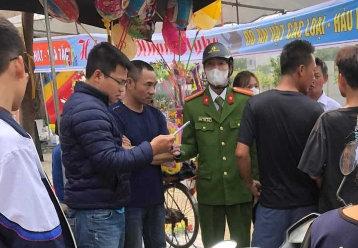 Hà Nội: Mâu thuẫn tại hội làng, người đàn ông bị đâm chết-1