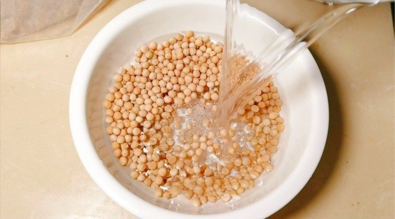 Món ăn vặt thơm giòn cực ngon mà giúp da mịn màng, tóc chắc khỏe: Chị em phải làm ngay thôi!-1