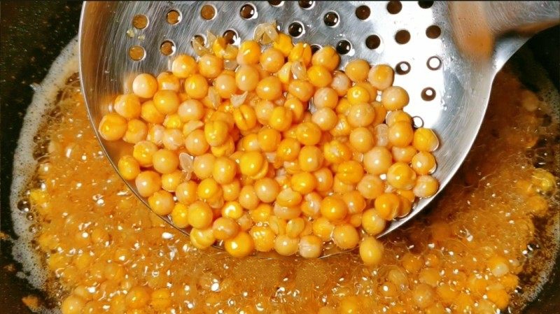 Món ăn vặt thơm giòn cực ngon mà giúp da mịn màng, tóc chắc khỏe: Chị em phải làm ngay thôi!-4