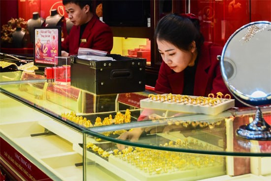 Giá vàng hôm nay 3/3: Áp lực USD, vàng giảm giá