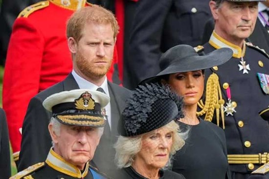 Harry và Meghan bị vua Charles đuổi khỏi dinh thự triệu đô