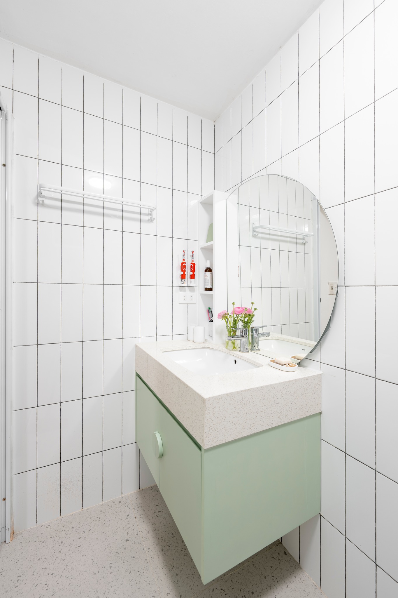 Hô biến căn tập thể cũ kỹ thành tổ ấm siêu đáng yêu, đẹp dịu dàng và ấm áp đến bất ngờ-32