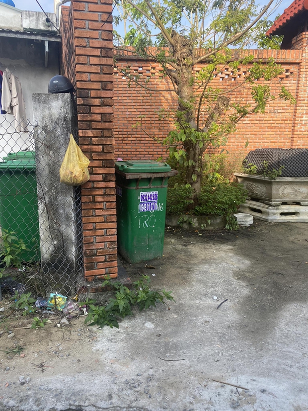 Bé sơ sinh bị bỏ rơi trong thùng rác gần trường đại học-2