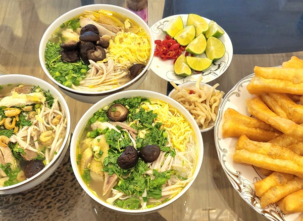 Bà xã Mạnh Trường chăm con nhỏ vẫn tự nấu bún thang ngon hết nước chấm, bật mí cả công thức chuẩn-2