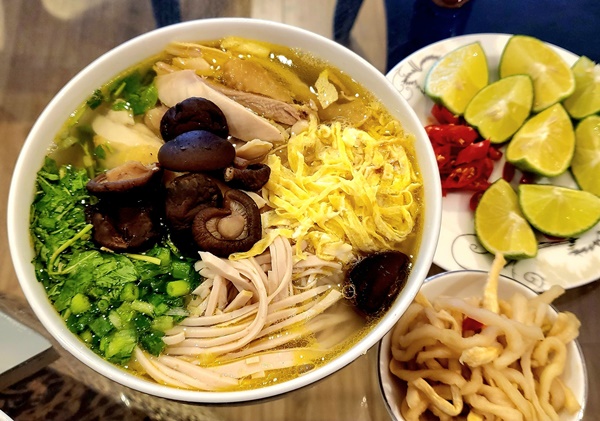 Bà xã Mạnh Trường chăm con nhỏ vẫn tự nấu bún thang ngon hết nước chấm, bật mí cả công thức chuẩn-17