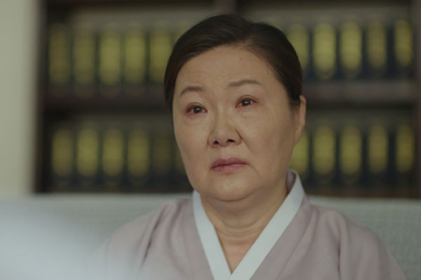 Lên thành phố chăm con dâu ở cữ, đến ngày thứ 7 con trai bảo tôi về quê, về nhà mở vali ra mà tôi rưng rưng nước mắt-1