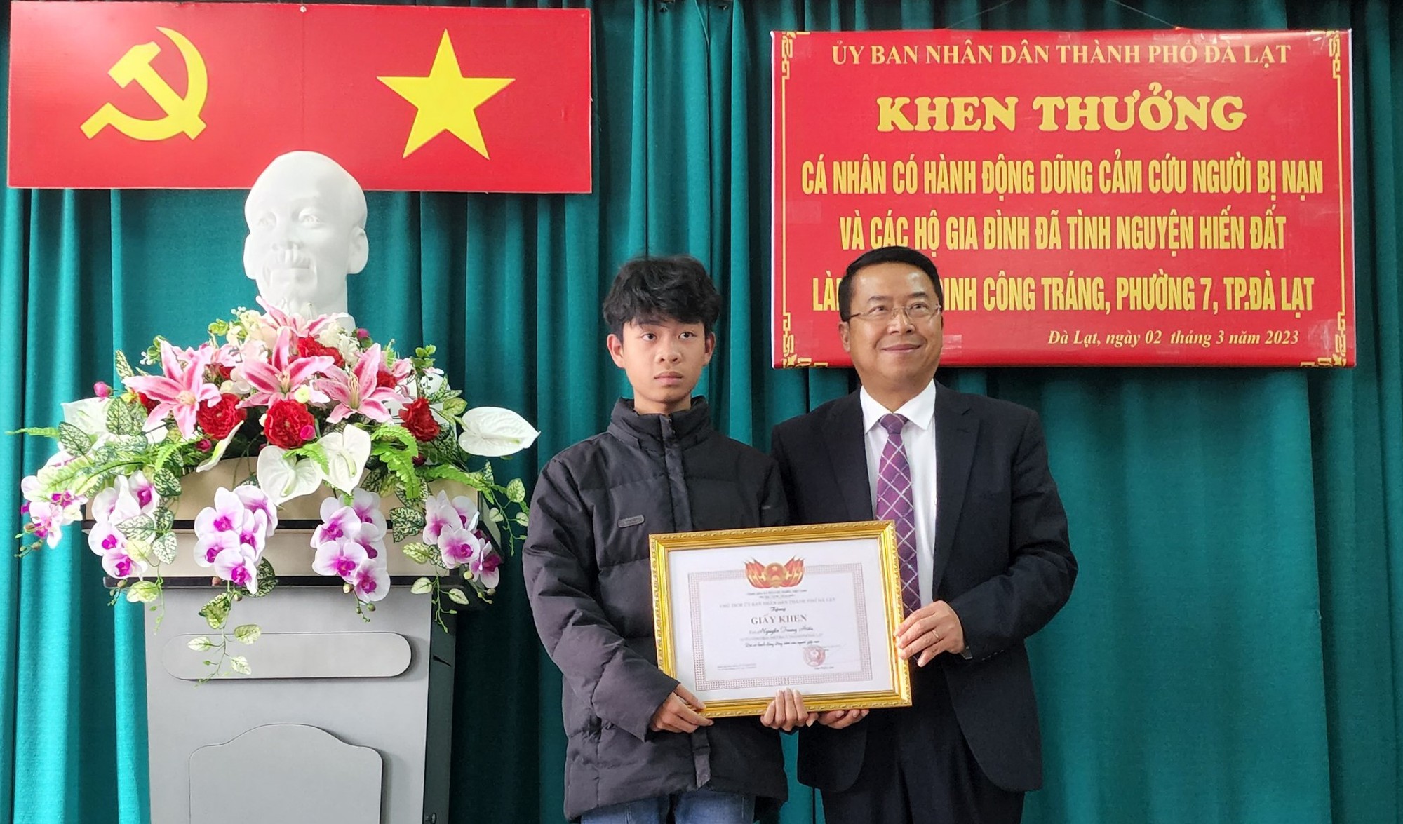 Nam thiếu niên 17 tuổi nhảy xuống hồ Xuân Hương cứu người gặp tai nạn lúc 12 giờ đêm-1