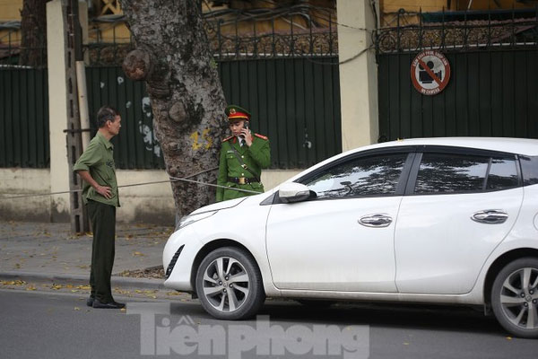 Camera ghi lại cảnh nam học sinh lọt gầm xe tải thoát chết thần kỳ-1