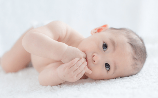 5 tật xấu người lớn thường làm với trẻ nhỏ, tưởng yêu thương nhưng thực tế lại gây hại cho bé-2