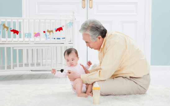 5 tật xấu người lớn thường làm với trẻ nhỏ, tưởng yêu thương nhưng thực tế lại gây hại cho bé-4