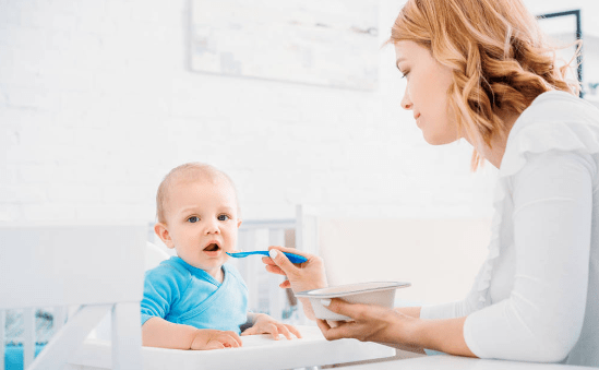 5 tật xấu người lớn thường làm với trẻ nhỏ, tưởng yêu thương nhưng thực tế lại gây hại cho bé-5