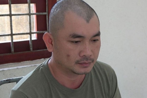 Người đàn ông cầm búa đánh vào đầu bạn gái cũ-1