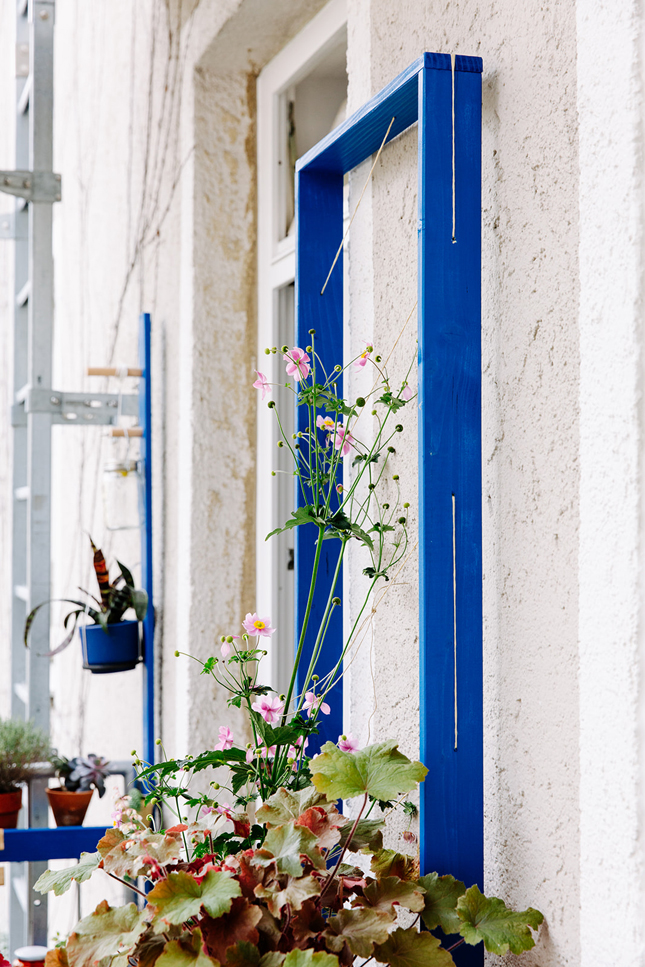 Cách thiết kế ban công nhỏ cho nhà phố để vừa ngập cây xanh mà còn thư giãn-5