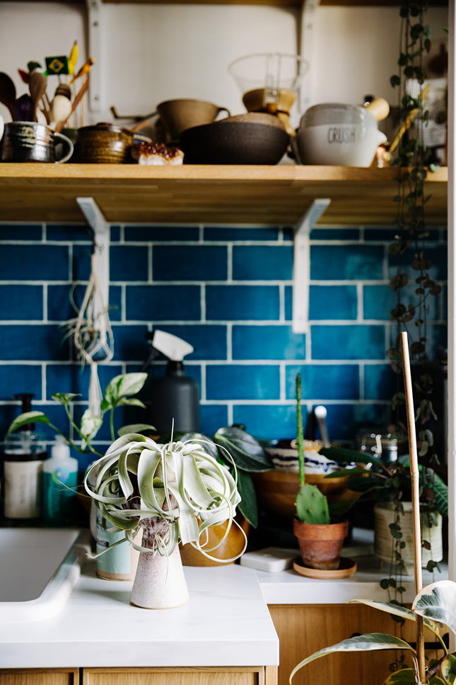 Cách thiết kế ban công nhỏ cho nhà phố để vừa ngập cây xanh mà còn thư giãn-8