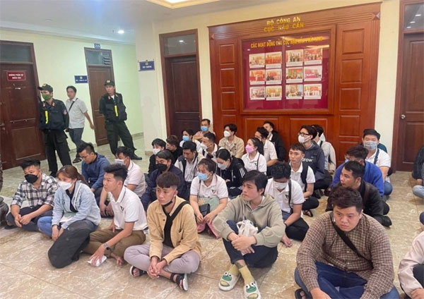 Thủ đoạn của 2 băng nhóm đòi nợ cho các ngân hàng, công ty tài chính-2