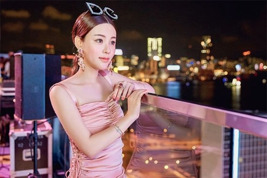 Các con người mẫu Thái Thiên Phượng biết tin mẹ qua đời