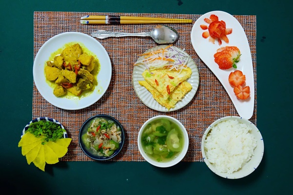 Chàng trai độc thân khoe mâm cơm lành mạnh, trình bày đẹp mắt khiến chị em phải kiểm điểm bản thân-8