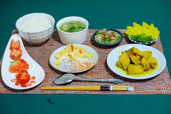 Chàng trai độc thân khoe mâm cơm lành mạnh, trình bày đẹp mắt&nbsp;khiến chị em phải kiểm điểm bản thân-12