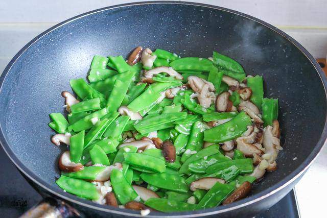 Hai loại rau này đầy chợ, xào chung với nhau được món tốt cho tiêu hoá, khoẻ dạ dày lại có khả năng giải độc-4