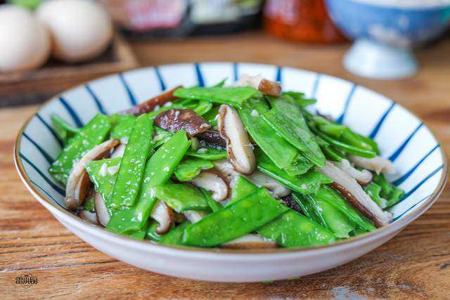 Hai loại rau này đầy chợ, xào chung với nhau được món tốt cho tiêu hoá, khoẻ dạ dày lại có khả năng giải độc-6