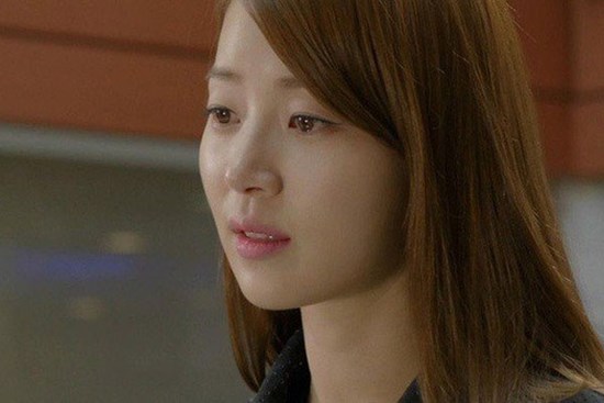 Qua camera, tôi lặng người thấy mẹ chồng lẻn vào phòng ngủ các con rồi làm một việc không tin nổi