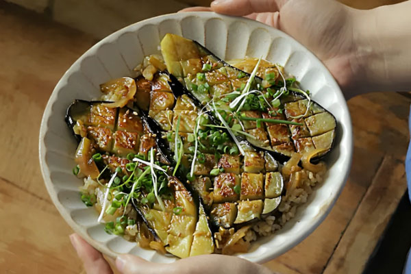 Loại quả tím thủy chung giúp ngừa bệnh tiểu đường, bảo vệ tim mạch, hỗ trợ giảm cân đang vào mùa, giá thành rẻ, hương vị hấp dẫn-4