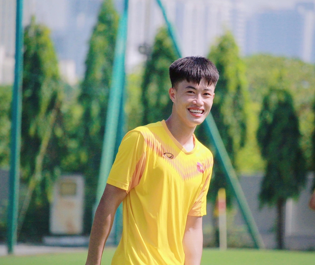Văn Trường - hiện tượng có pha đánh đầu ngược của U20 Việt Nam: Trên sân toả sáng, ngoài đời hay cười-4