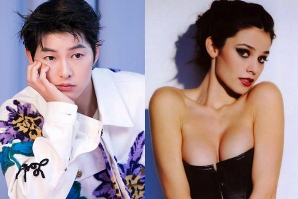 Song Joong Ki nắm tay vợ bầu tại Rome-5