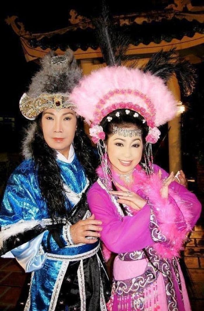 Thoại Mỹ tung ảnh thời đỉnh cao, tiễn biệt NSƯT Vũ Linh: Xót xa lắm anh ơi-1