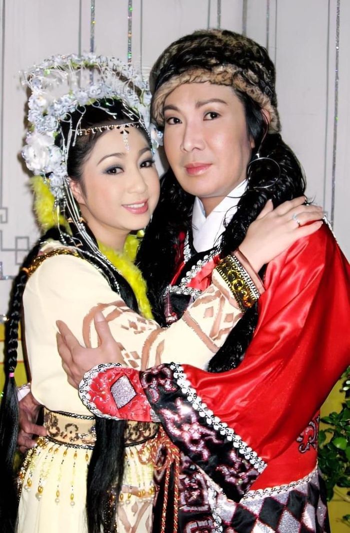 Thoại Mỹ tung ảnh thời đỉnh cao, tiễn biệt NSƯT Vũ Linh: Xót xa lắm anh ơi-2