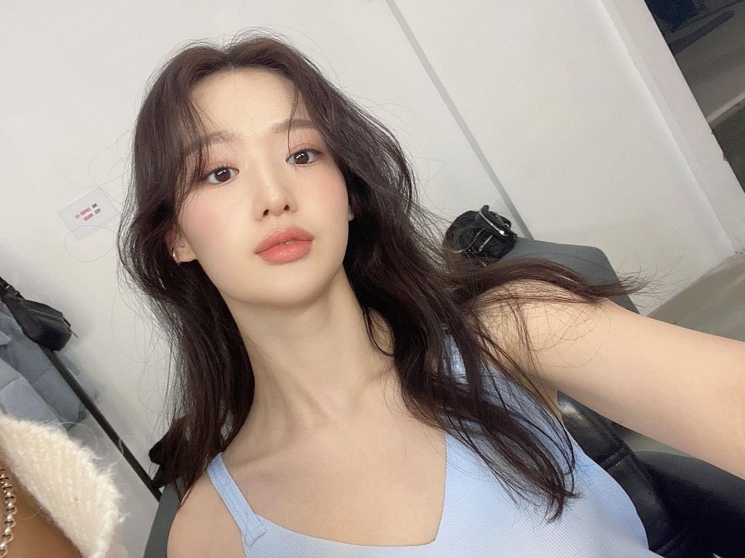 Dùng serum vitamin C là điều quan trọng số 3 giúp da căng sáng-1