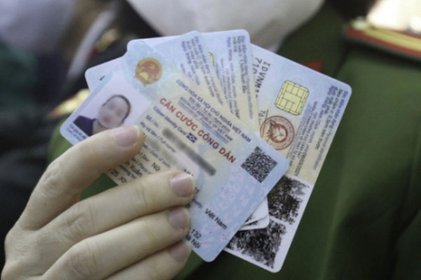 Cô gái xinh đẹp bị bắt cùng nhiều loại ma túy mới-2