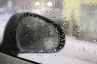 Mẹo xử lý gương chiếu hậu ôtô bị mờ khi trời mưa