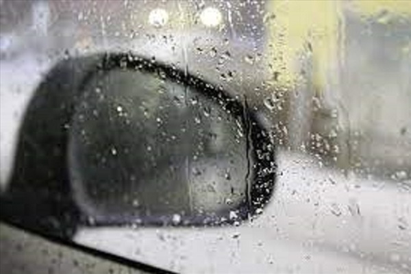 Mẹo xử lý gương chiếu hậu ôtô bị mờ khi trời mưa-1