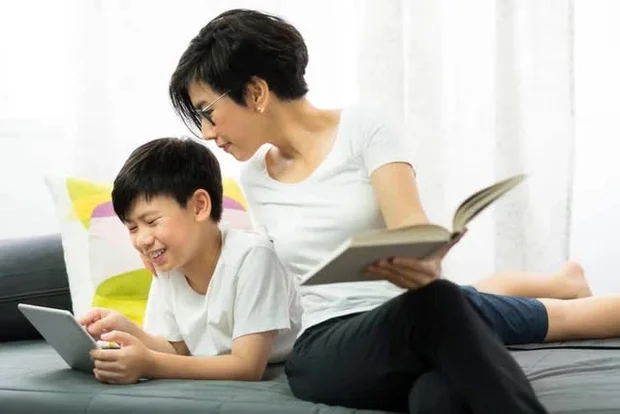 Trẻ nghiện phim hoạt hình: Chẳng cần cấm cản hay đánh mắng, cha mẹ làm theo cách này mới hữu ích gấp bội-3