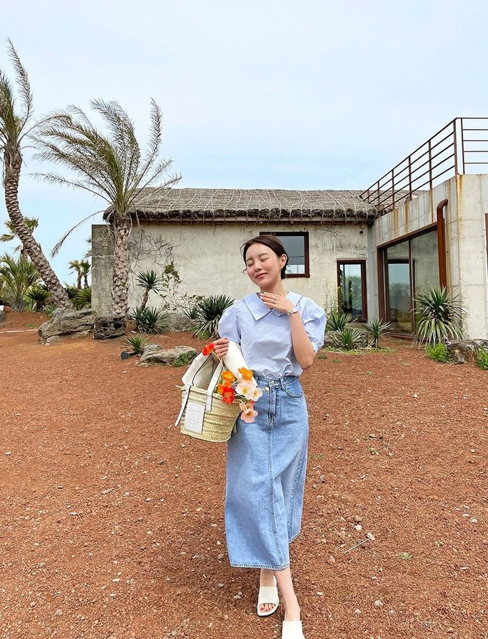 8 cách phối chân váy denim dành cho nàng 30+-5