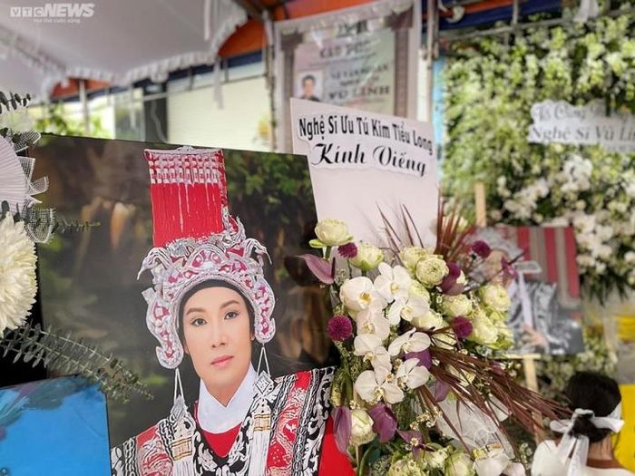 Vũ Luân, Bình Tinh thất thần trong đám tang cha nuôi - NSƯT Vũ Linh-4