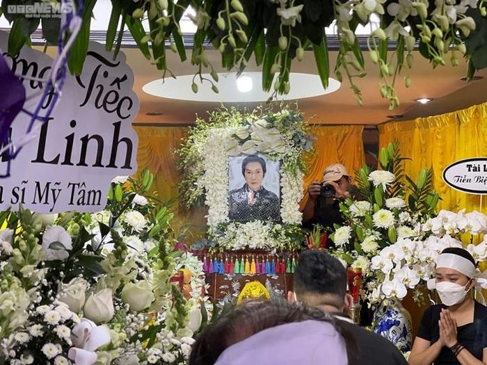 Vũ Luân, Bình Tinh thất thần trong đám tang cha nuôi - NSƯT Vũ Linh-8